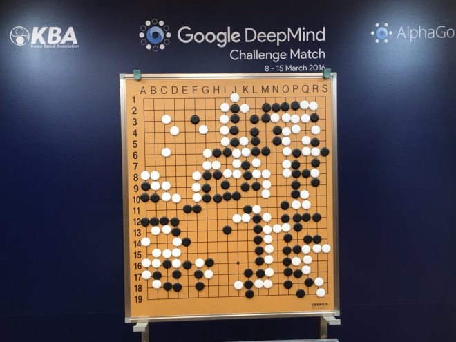 Google program AlphaGo vyhral prv partiu v Go na majstrom Lee Se-dol