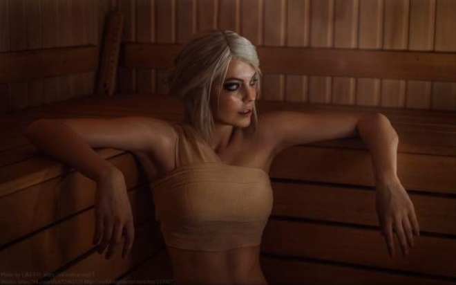 Netradin cosplay Ciri v saune