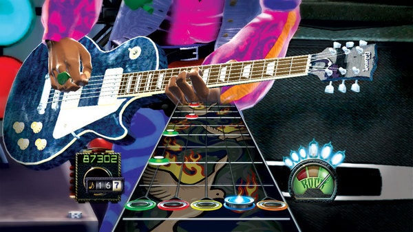 Guitar Hero III: Legends of Rock Hra sa predva v balen s novm typom plastovej gitarky Les Paul.