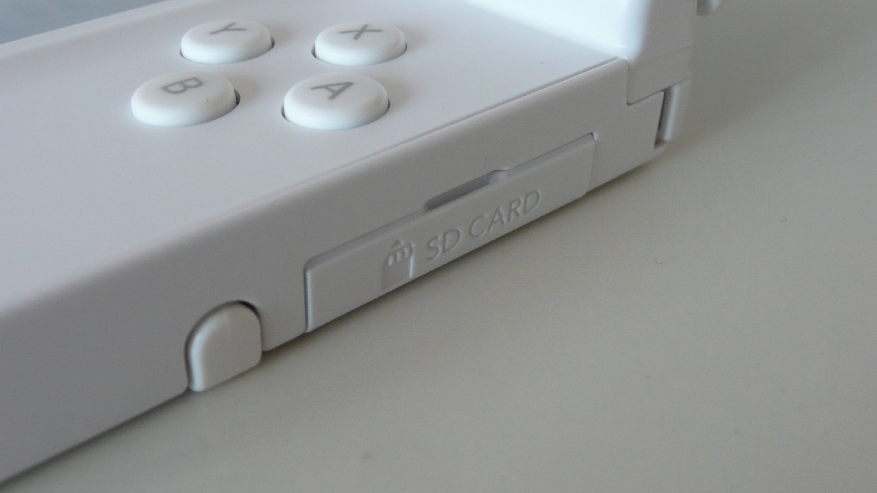 Predstavujeme Nintendo DSi Handheld podporuje vysokokapacitn SDHC karty.