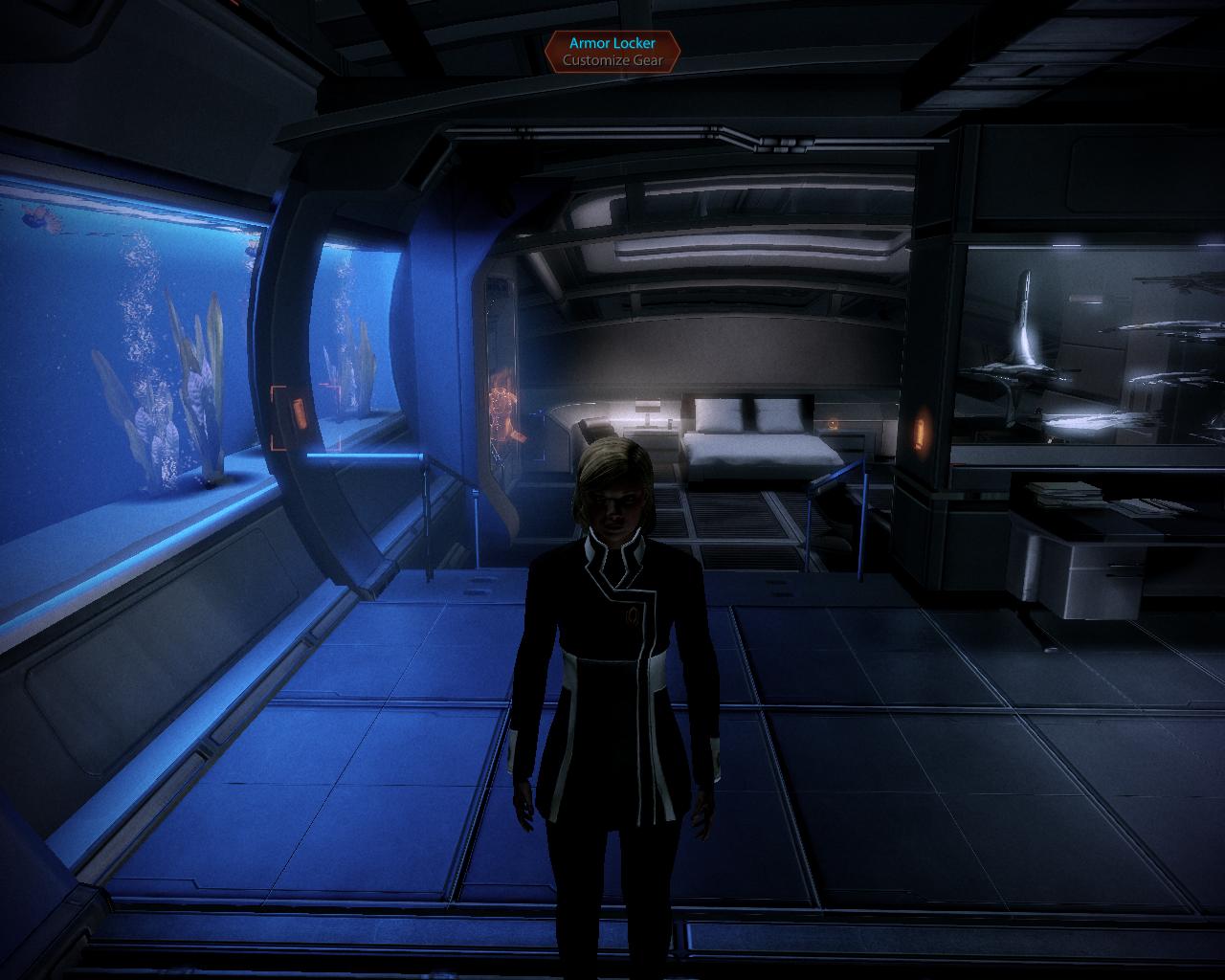 Mass Effect 2 Kapitnska kajuta. Vavo rybky (skapat), vpravo vitrna s lodikami.