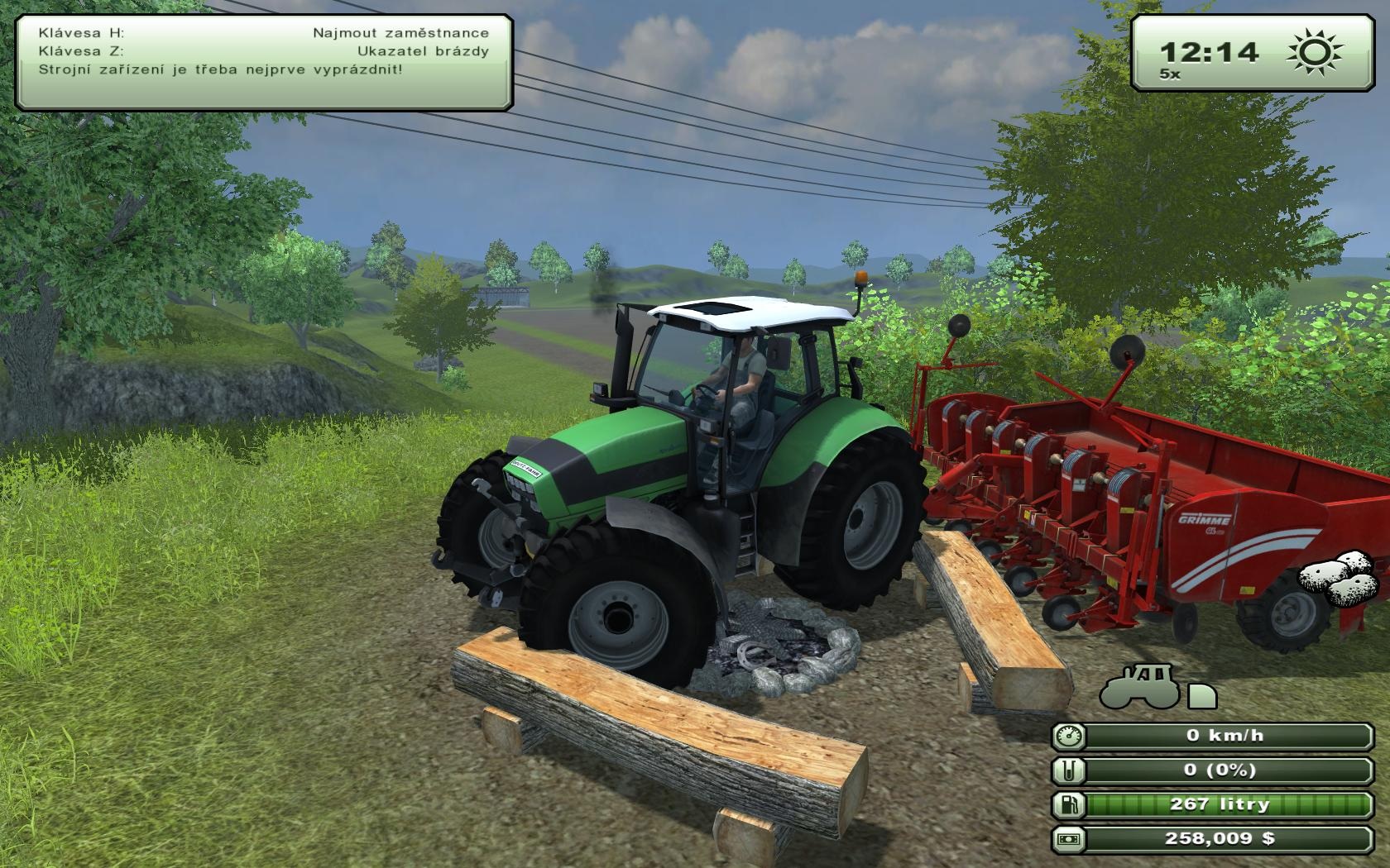 Farming Simulator 2013 Pokus o zasadenie zemiakov do pahreby sa skonil zaseknutm traktora. Ale npad to bol celkom dobr.