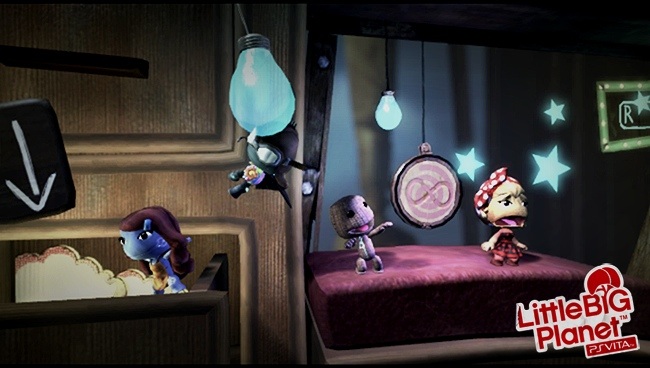 LittleBigPlanet Vita Hra si cel dobu udruje kompetitvny nboj. Prekonvanie rekordov bude po pripojen online dennodennm chlebckom.