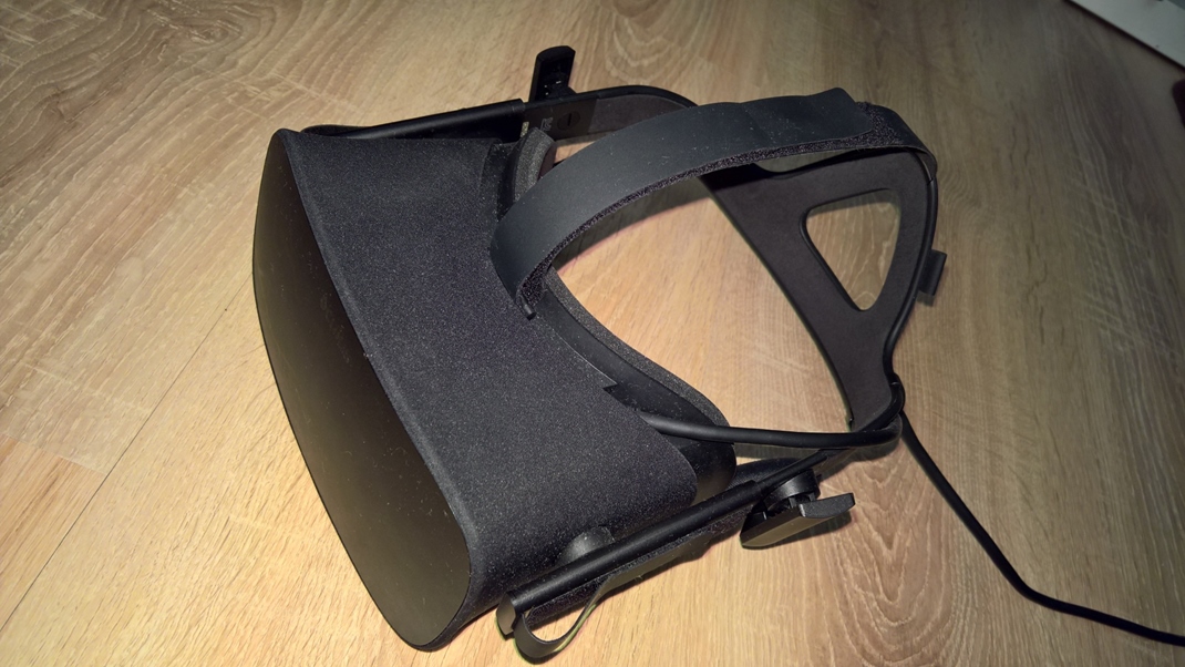 Oculus Rift + Oculus Touch Okuliare s vemi kvalitne spracovan, dobre dria na hlave, nechba ani zvuk cez odnmaten slchadl.