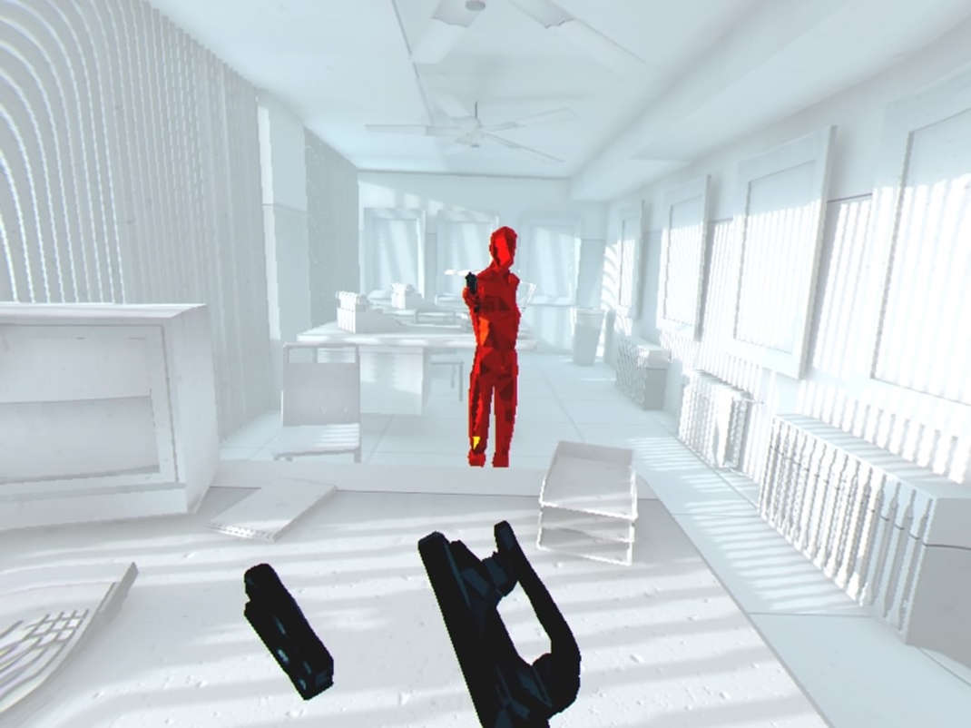 SUPERHOT VR Ke nie je poruke zbra, postaia aj kancelrske potreby.
