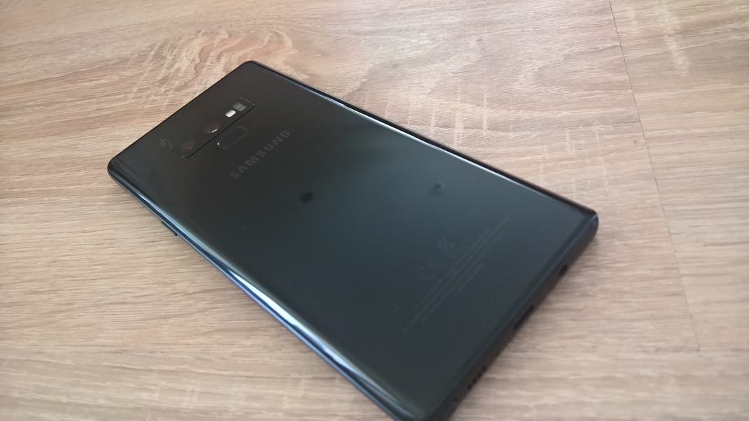 Samsung Galaxy Note 9 Dizajn ostva jednoduch, viac ostr.