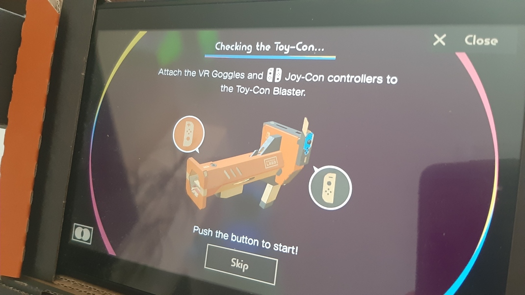 Nintendo Labo VR kit Do kadho doplnku zapichnete jeden alebo oba joycony.