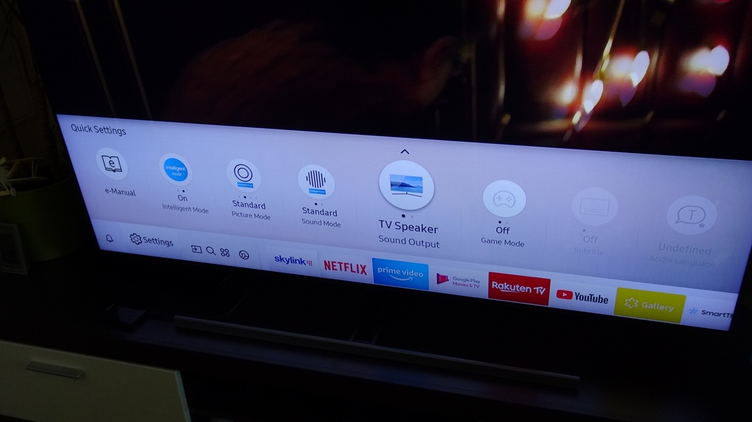 Samsung QLED 65'' Q85R Inteligentn md je zkladom novej srie. TV sa automaticky nastavuje poda podmienok v miestnosti.