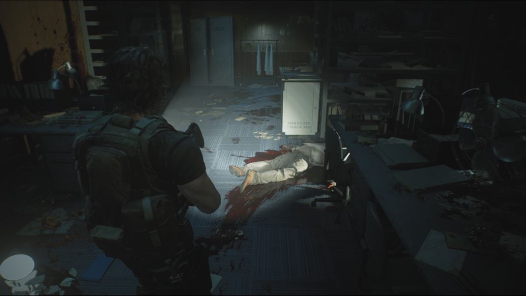 Resident Evil 3 / Resistance S Carlosom si hlavne zastrieate, m nadtandardn vzbroj, ale aj tak si treba dva pozor.