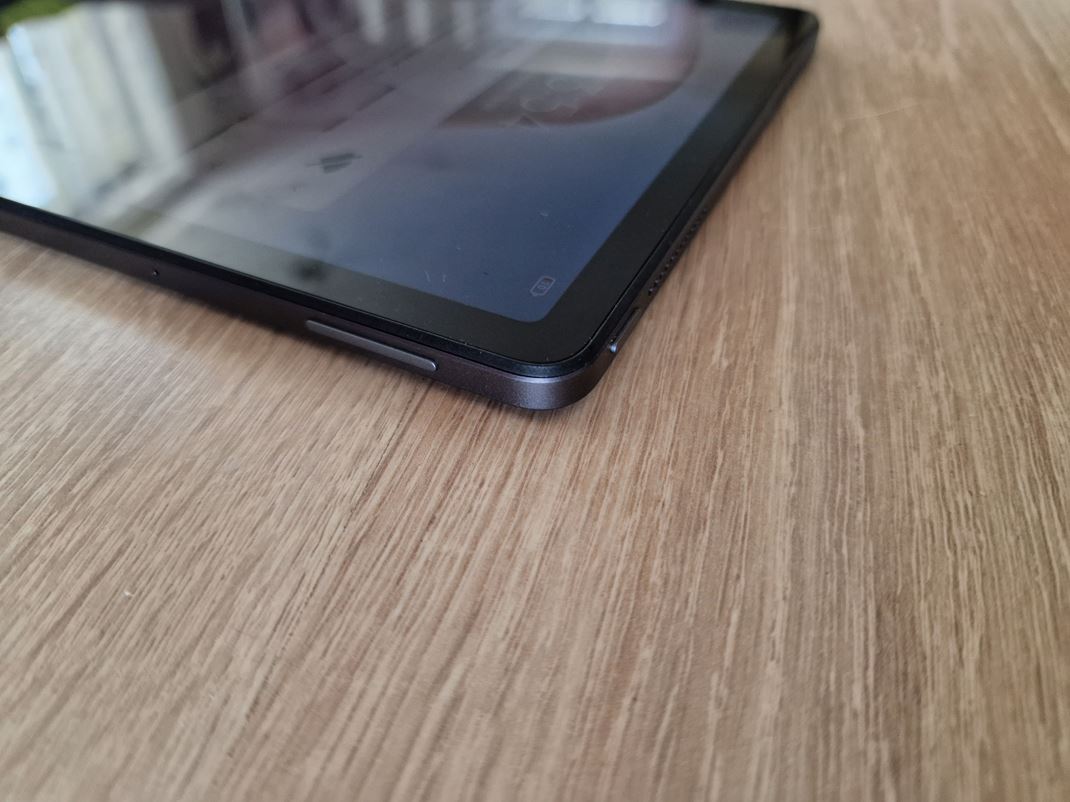 Xiaomi Redmi Pad Vyhotovenie je kvalitn. Tlaidla akajte tandardne na rohu tabletu