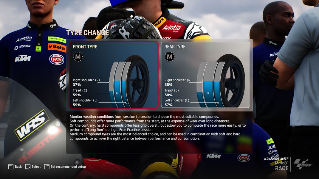 MotoGP 22 Bez zastvok v boxoch sa treba o pneumatiky aj palivo prkladne stara.