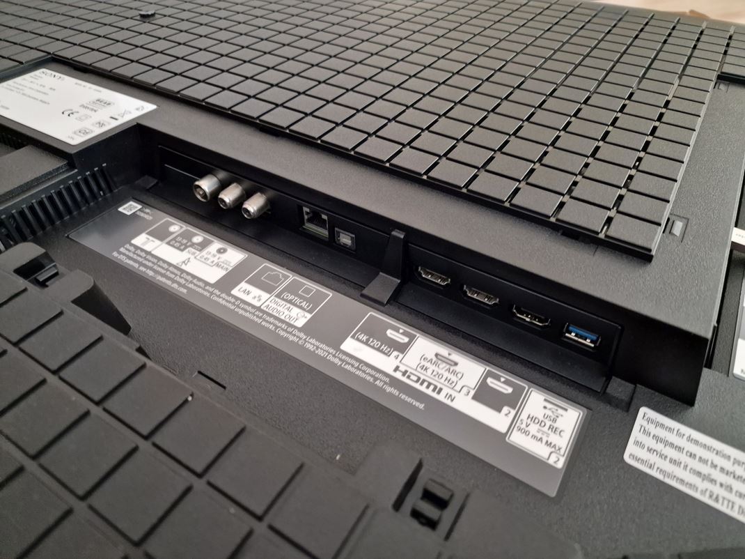 Sony 65'' X95K - mini LED TV Ponuka portov je tandardn a dostatone bohat