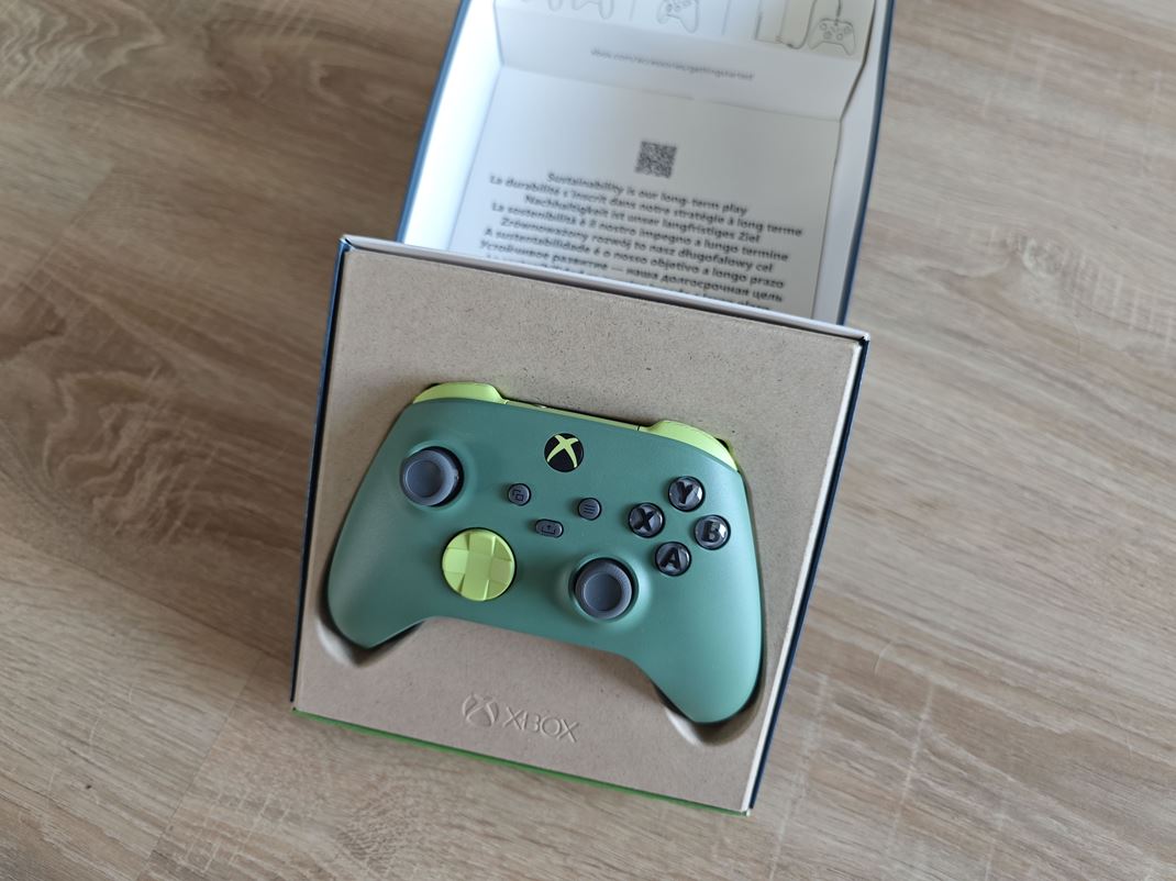 Xbox Wireless Controller  Remix Special Edition Prichdza v recyklovanom balen.