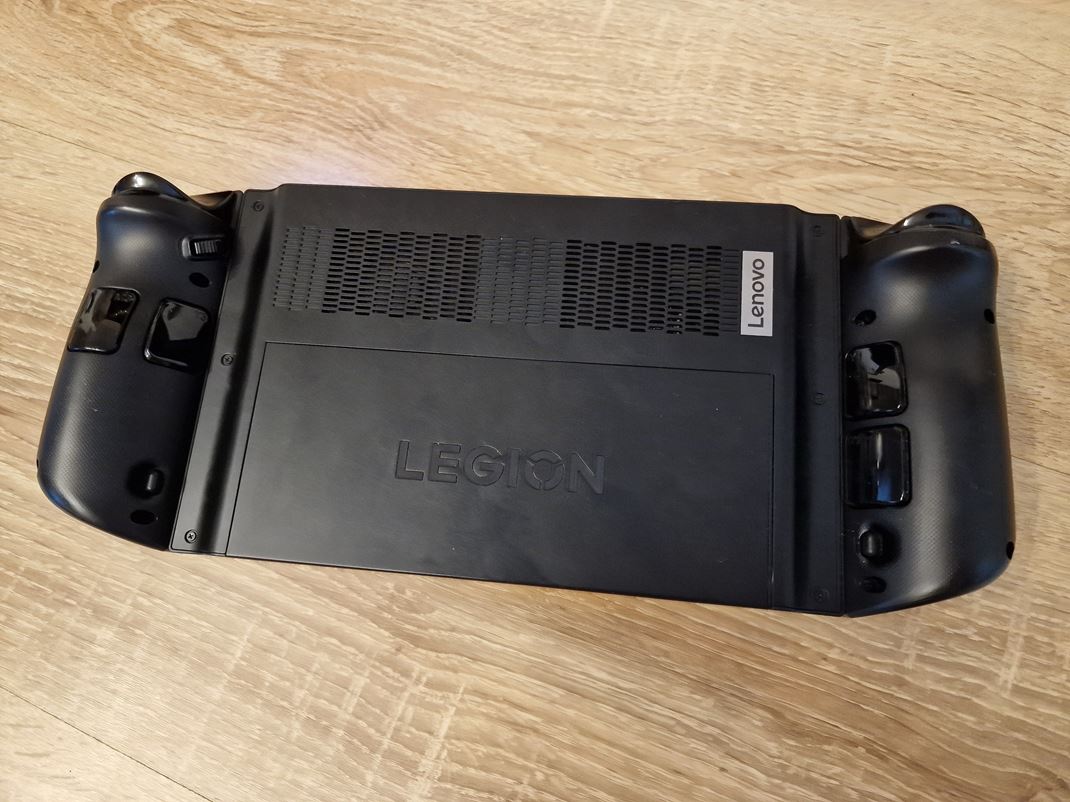 Lenovo Legion Go - PC hern handheld Naspodku njdete dostatok doplnkovch tlaidiel