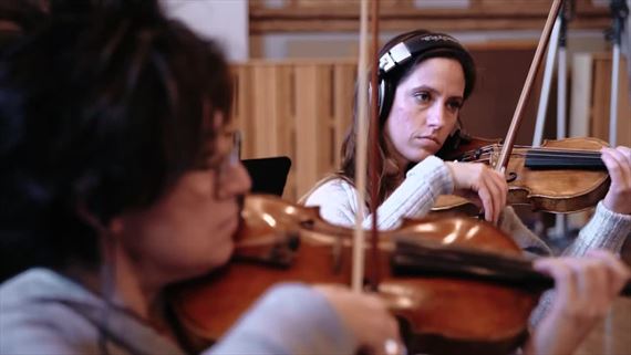 Lost Words: Beyond the Page predvádza svoju hudbu