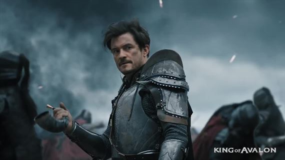 Mobiln stratgia King of Avalon m v novom videu Orlanda Blooma
