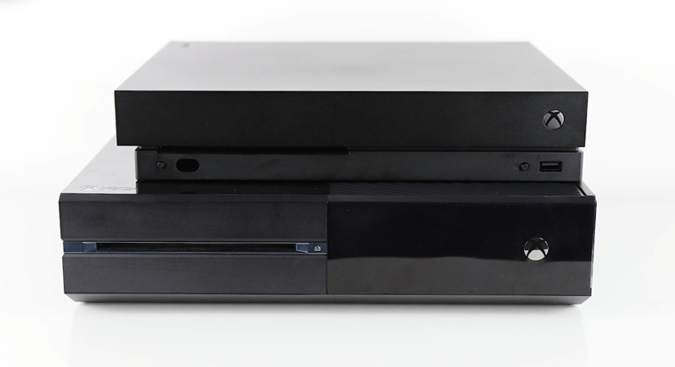 Xbox One X unboxing a porovnanie vekosti s PS4 Pro a ostatnmi Xbox One konzolami