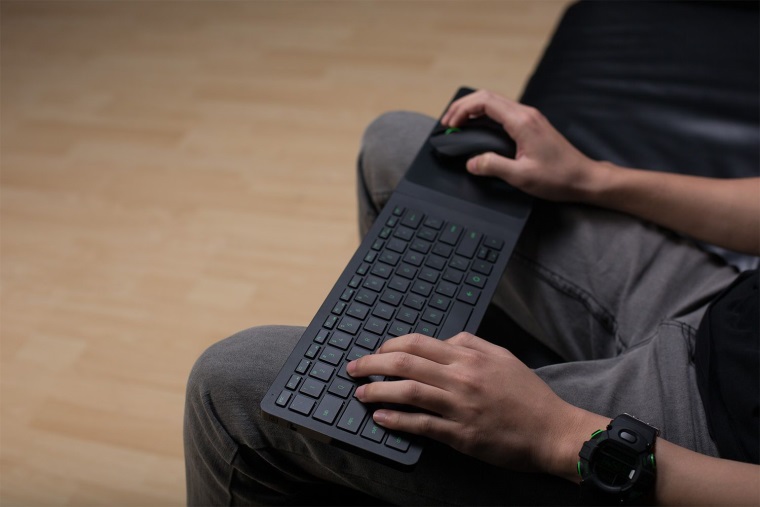 Microsoft sa spojil s Razerom na pridanie myi a klvesnice do Xbox One