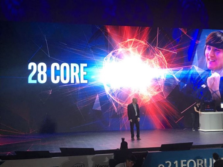 Intel prinesie 28-jadrov procesor koncom roka