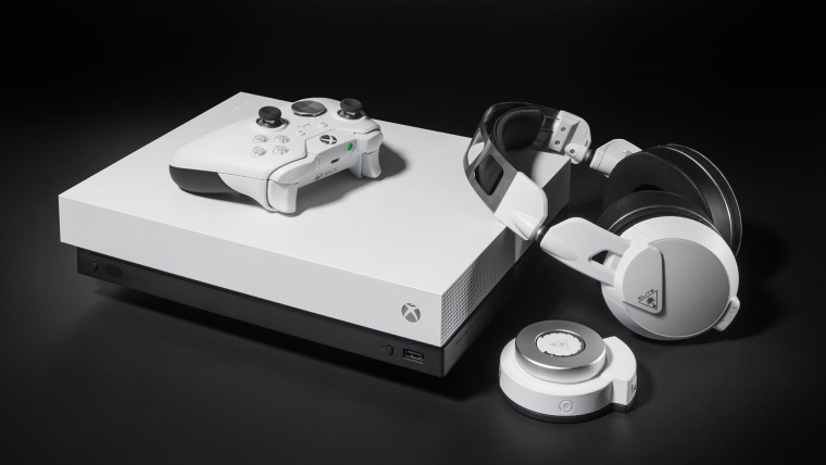 Microsoft predstavil biely Xbox One X, biely Elite controller a Turtle Beach Elite Pro 2 headset 