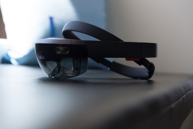 Vyzer, e Microsoft na MWC vstave predstav Hololens 2