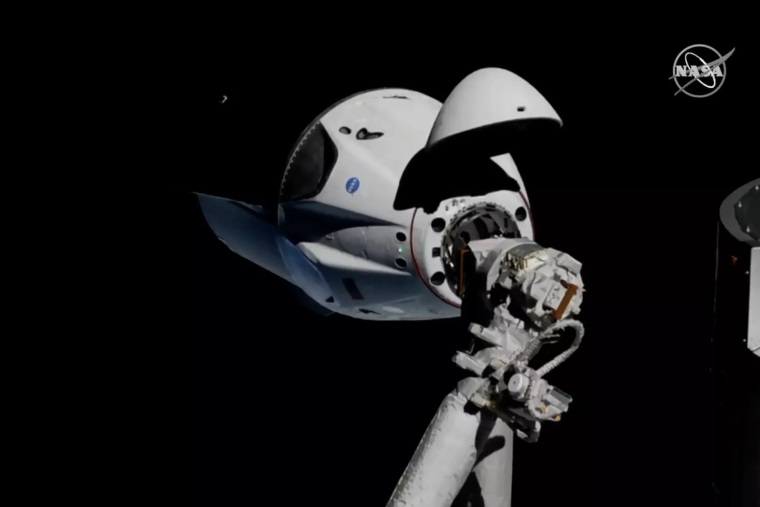 Vesmr: SpaceX spene pristlo s Crew Dragon kapsulou na ISS