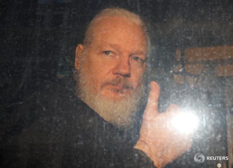 f wikileaks Julian Assange bol zatknut