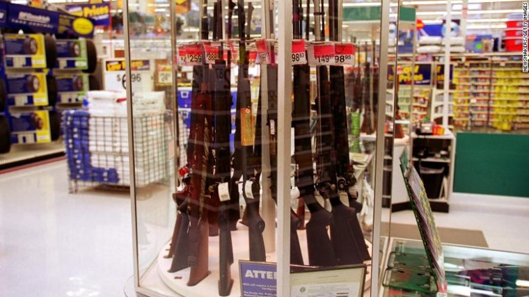 Wallmart u zareagoval na situciu v US, nebude v obchodoch propagova nsilie, zbrane vak bude predva alej