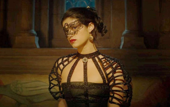 Kostmov dizajnr Zaklna serilu zverejnil galriu svojich vtvorov