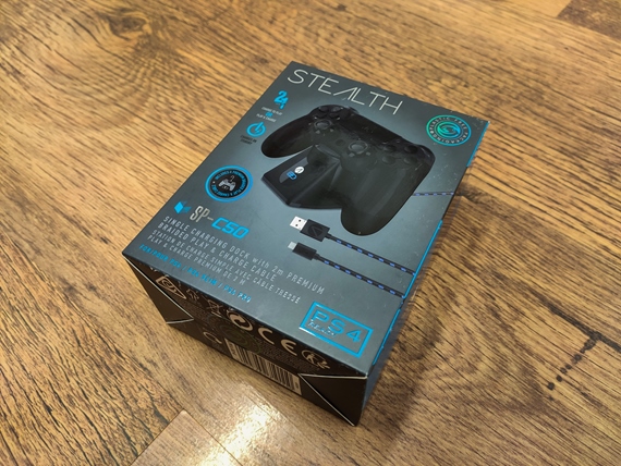 Stealth SP-C50 je šikovná nabíjačka pre DualShock 4