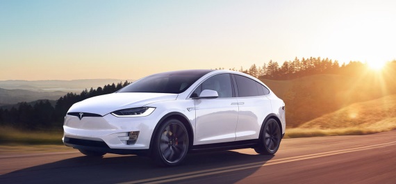 Tesla autopilot sa dá oklamať projektorom do 300 eur
