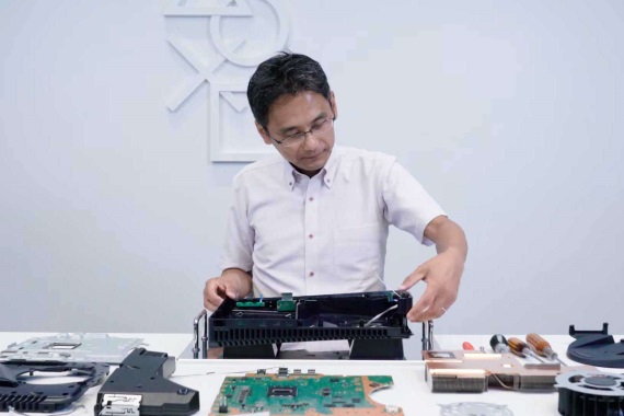 T��denn�k - Rozobran� PS5 a n�dielka od Razeru