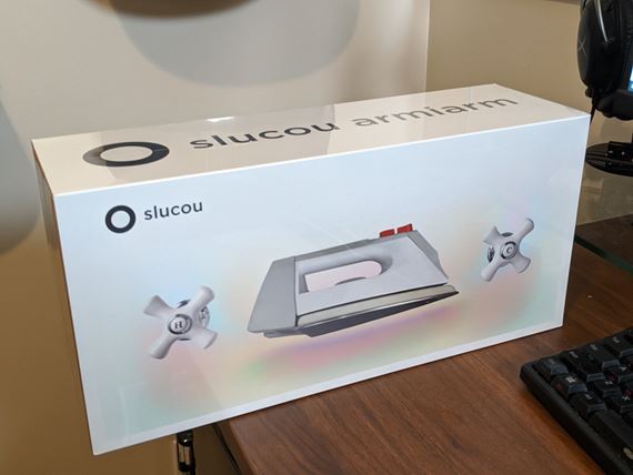 Facebook sa snažil pri posielaní devkitov Oculus Quest 2 chrániť, maskoval obsah balenia ako žehličku