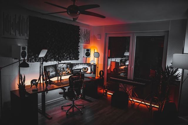 Halloweenska vzdoba ide aj u hrov 