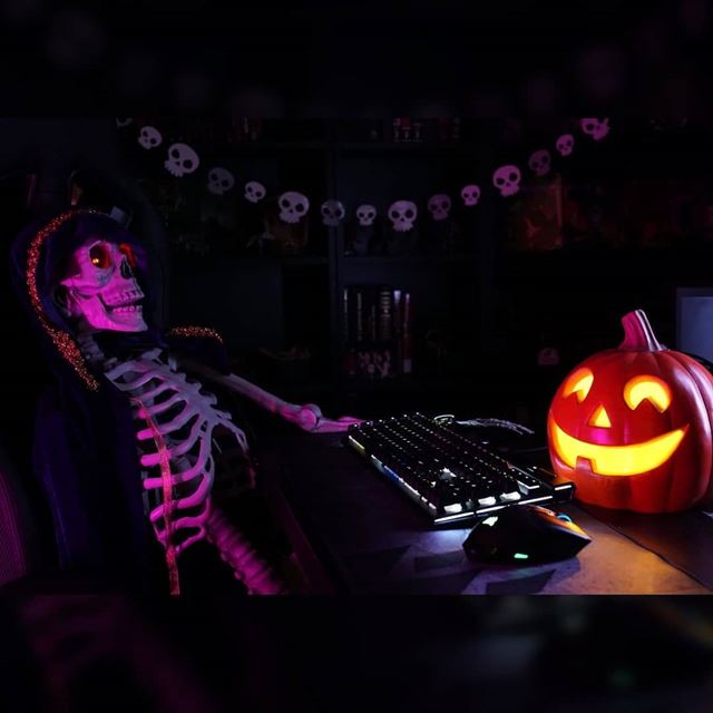 Halloweenska vzdoba ide aj u hrov 