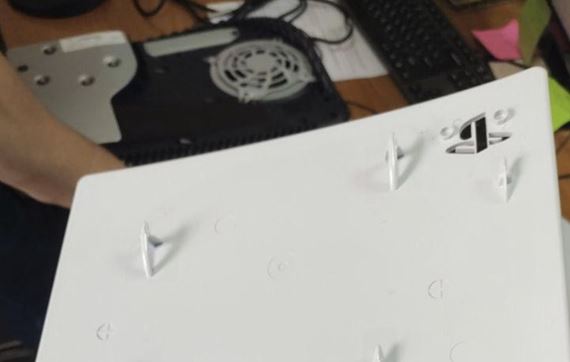 Máme tu prvú ukážku odkrytej PS5?