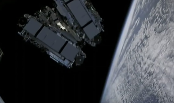 Microsoft sa spojil so SpaceX, prepoja svoj Azure Cloud cez vesmír