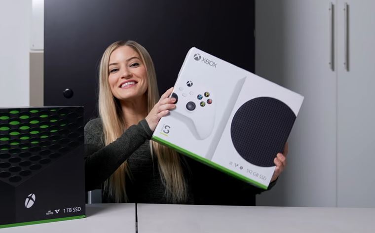 Unboxingy Xbox Series S konzoly vychdzaj