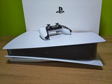 PS5 dorazila k nm do redakcie  