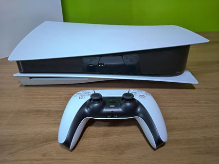 PS5 dorazila k nm do redakcie  