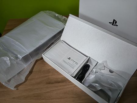 PS5 dorazila k nm do redakcie  