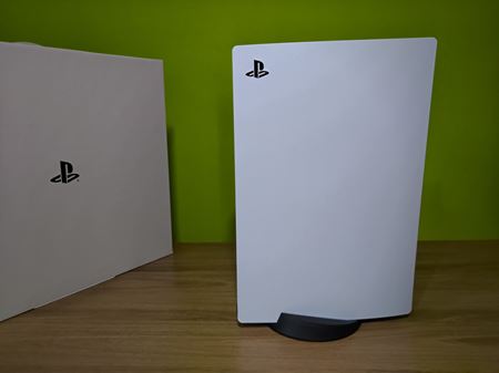 PS5 dorazila k nm do redakcie  