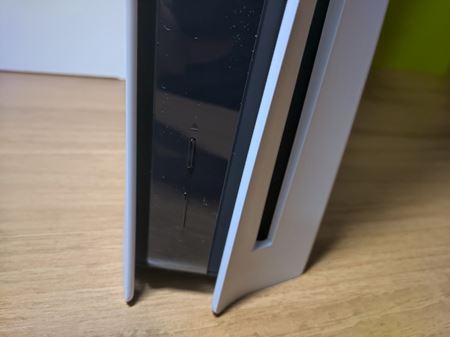 PS5 dorazila k nm do redakcie  