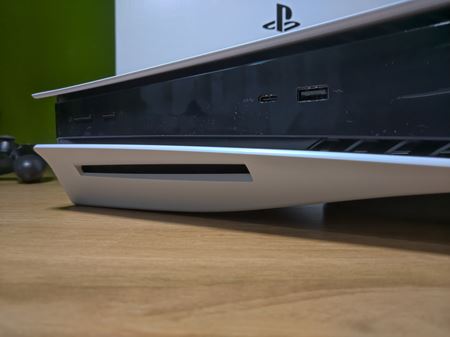 PS5 dorazila k nm do redakcie  