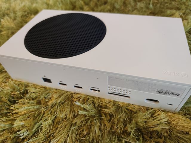 Rozbalili sme Xbox Series S 