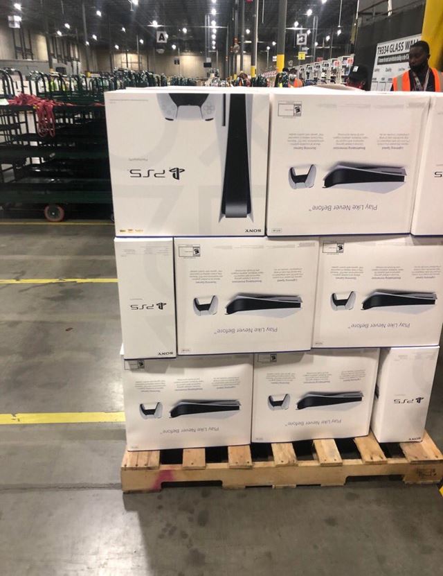 PS5 konzoly u cestuj na sklady  