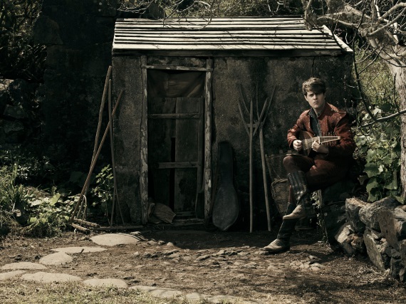 Nov� z�bery z druhej s�rie Witcher seri�lu pribli�uj� barda, video ukazuje mon�tr�