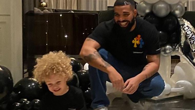 Drake so synom vo svojom krásnom dome