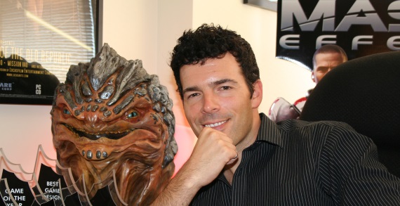 Bioware znovu opa Casey Hudson, spolu s Dragon Age producentom Markom Darrahom