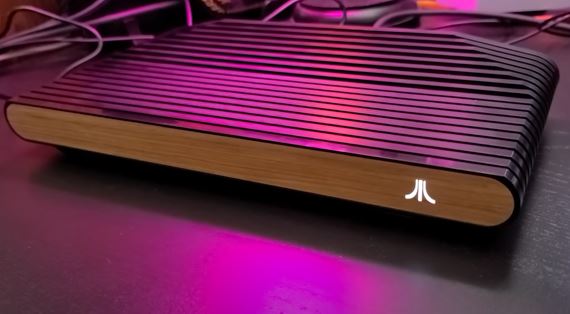 Bližší pohľad na Atari VCS konzolu